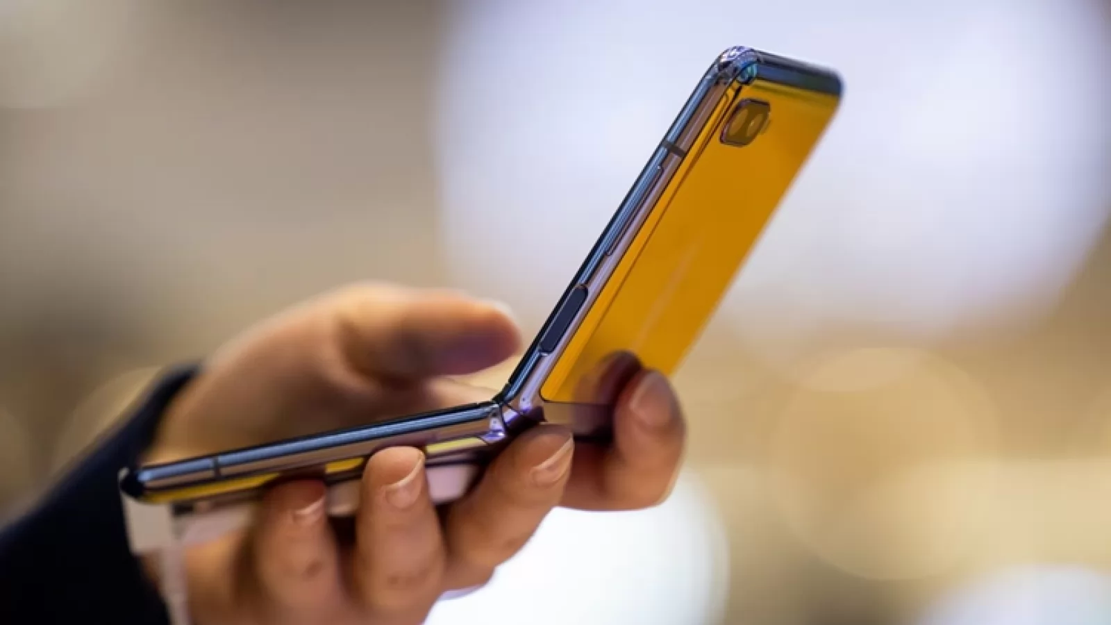 Turul Magazinelor #731: Reduceri la Galaxy S20, S20+ şi Motorola Edge, Galaxy Z Flip auriu şi laptop cu procesor nou Core i3