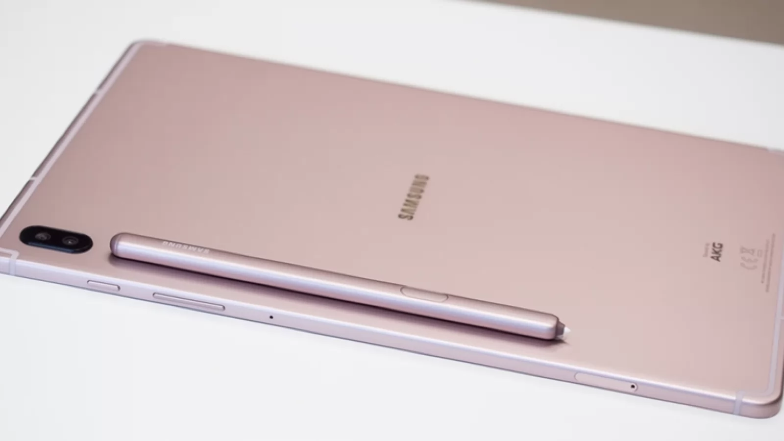 Tableta Samsung Galaxy Tab S7+ apare în primele fotografii reale, după scăpări multiple de specificații; Are corp metalic, tuning AKG