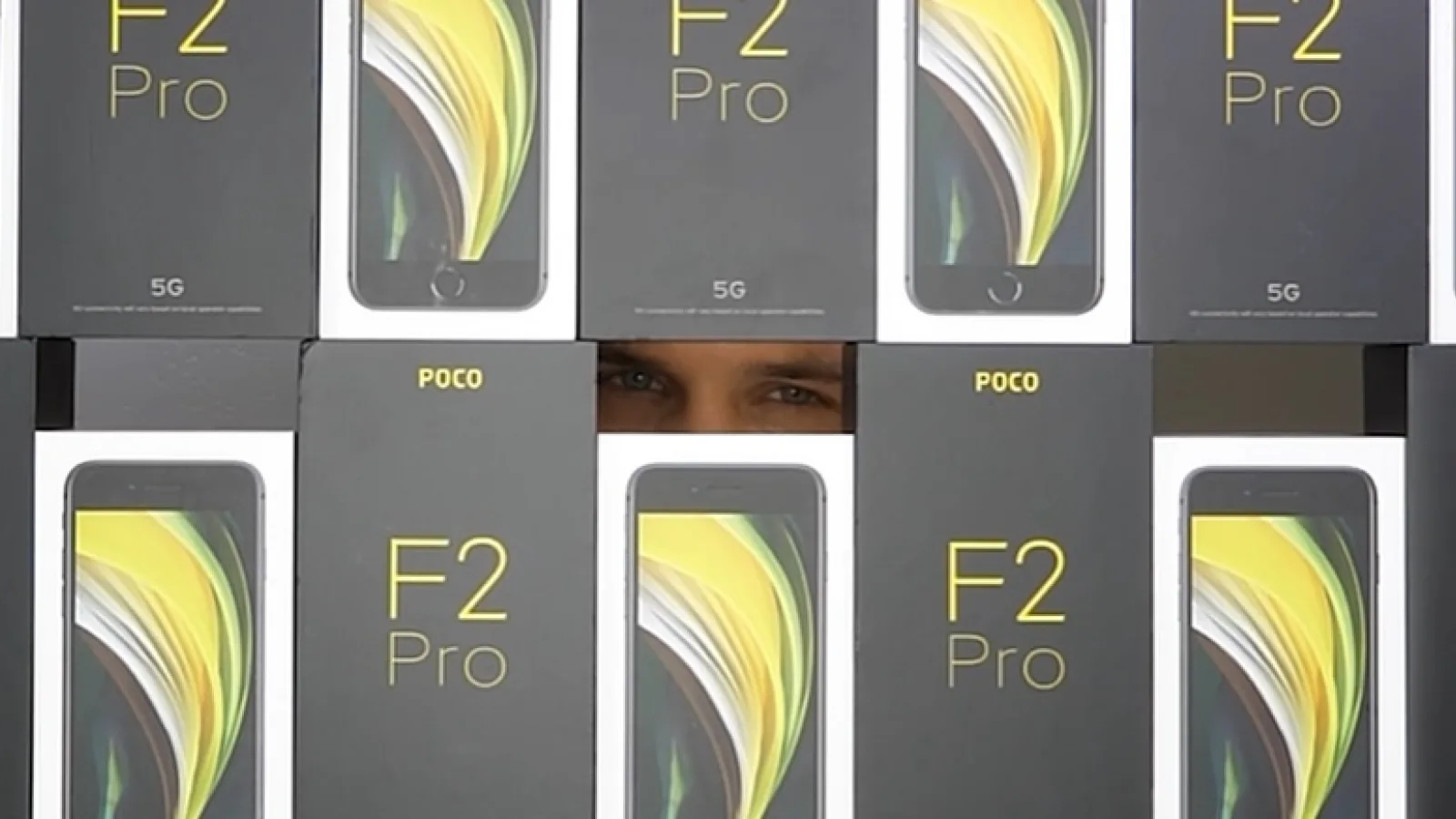 JerryRigEverything organizează un giveaway spectaculos alături de Dbrand; 50 telefoane Poco F2 Pro și 50 telefoane iPhone SE 2020 pot fi câștigate