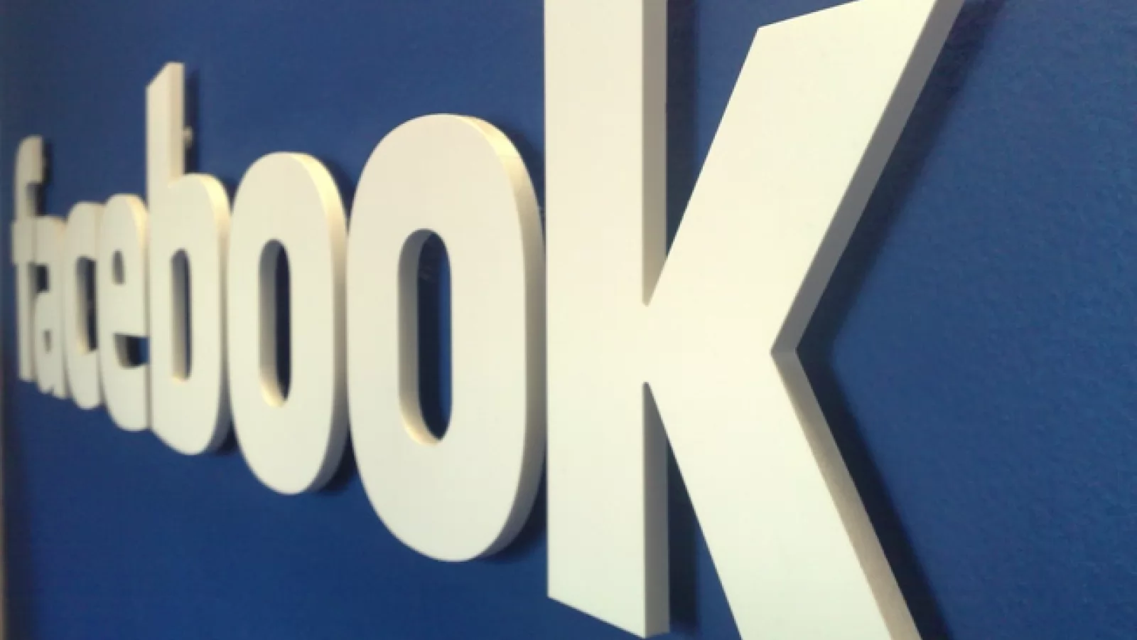 Facebook discută achiziția browserului Opera