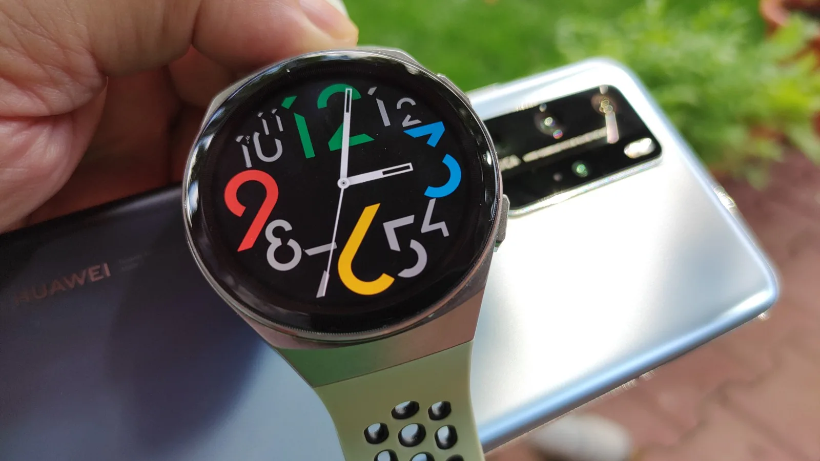 Huawei Watch GT 2e Review: Smartwatch adresat sportivilor, cu autonomie de zile mari și GPS, certificare 5ATM 