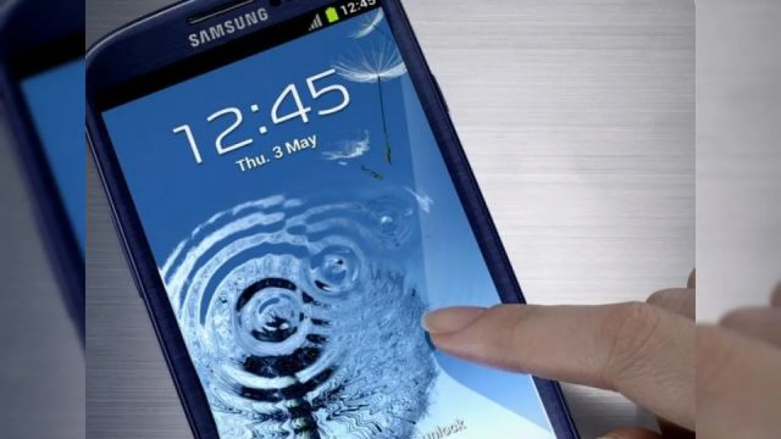 Probleme la producția capacelor de plastic pentru Samsung Galaxy S III Blue Pebble