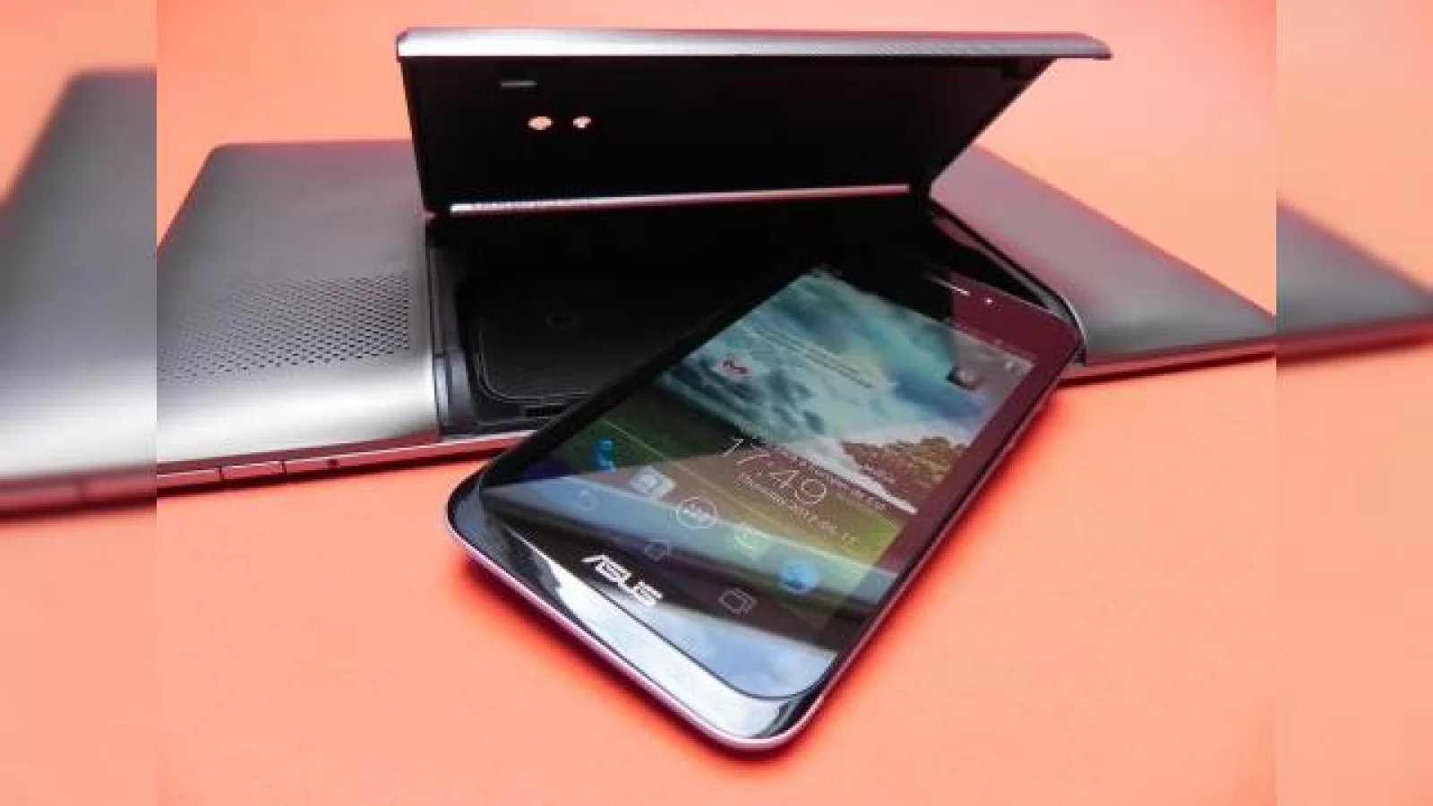 Review ASUS PadFone + PadStation - telefonul "Matryoshka" din tabletă-accesoriu, un posibil Început de trend!