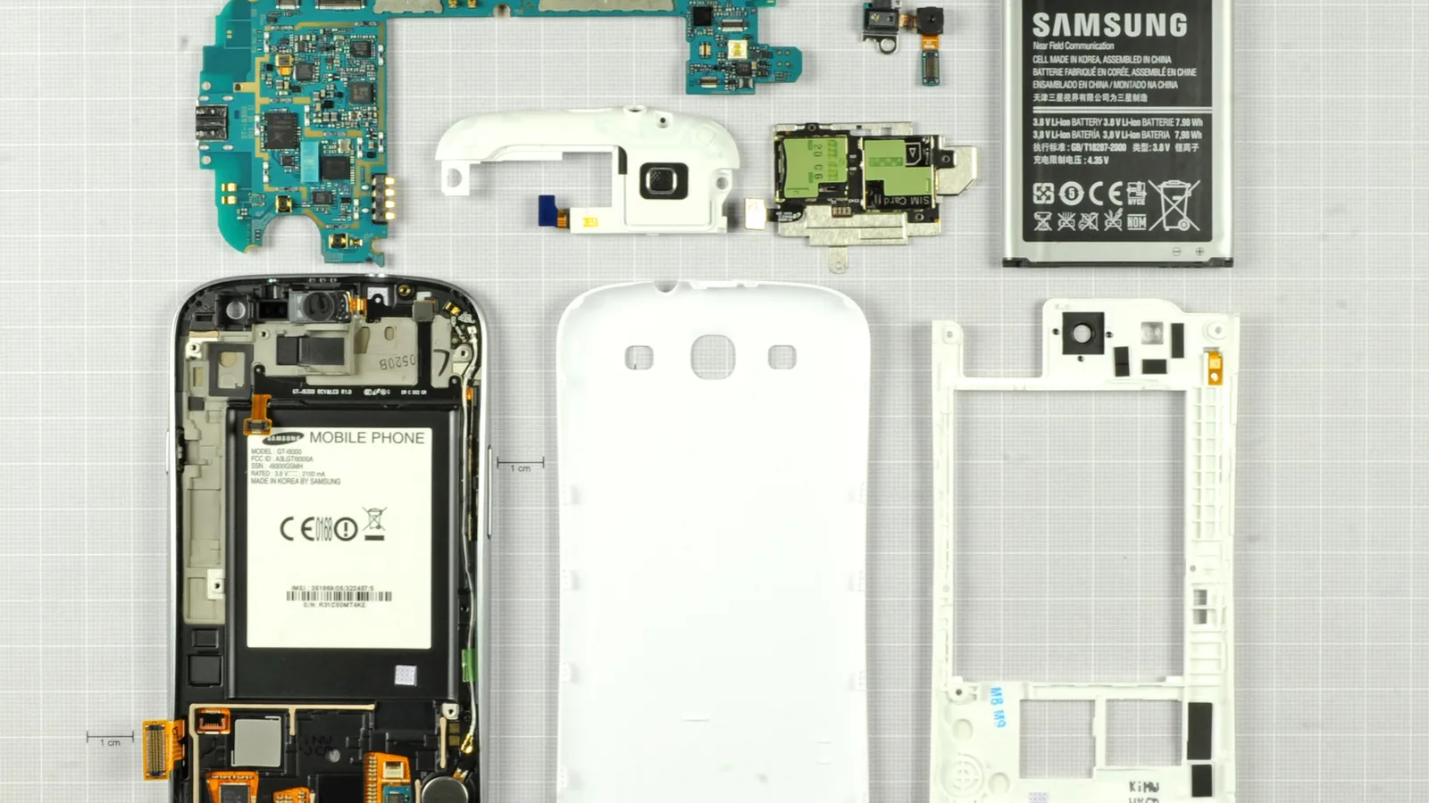 Samsung Galaxy S III disecat, analizat componentă cu componentă