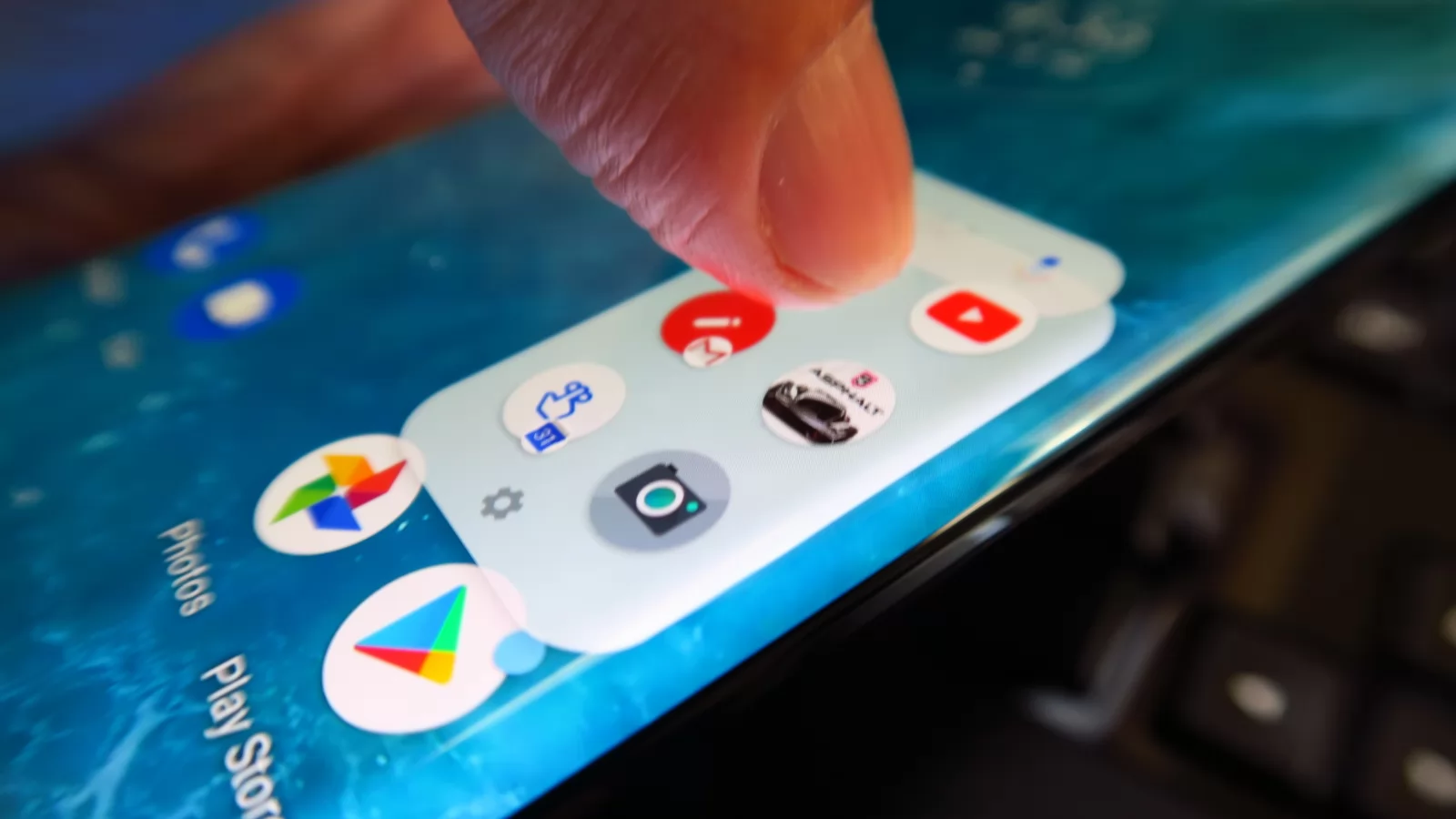 Motorola Edge: OS, UI, aplicaţii fără bloatware, cu o nouă identitate vizuală şi sonoră