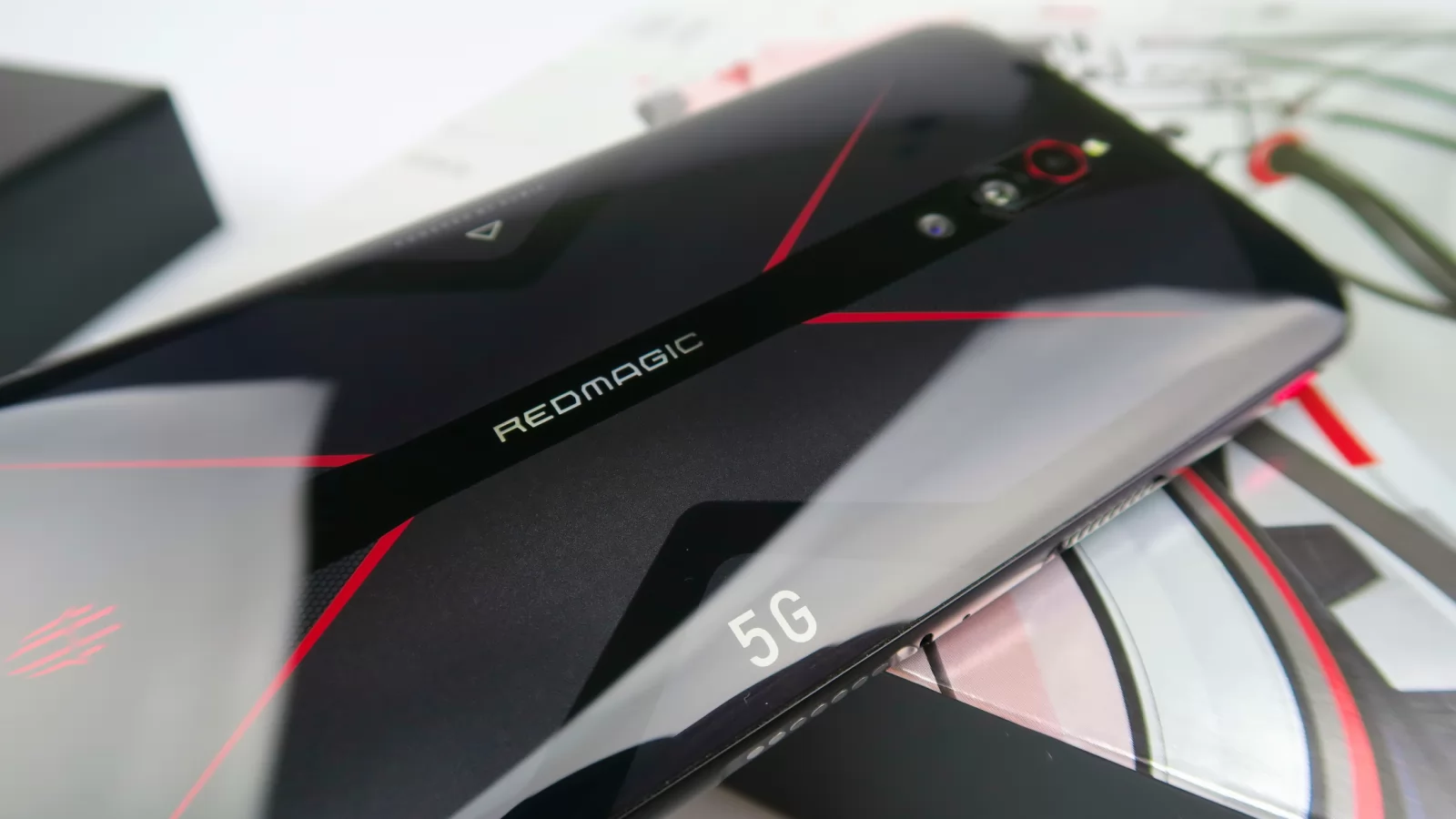 Nubia Red Magic 5G Review în Română; Telefon de gaming cu ecran de 144 Hz, rival ROG Phone 3/ Legion Duel