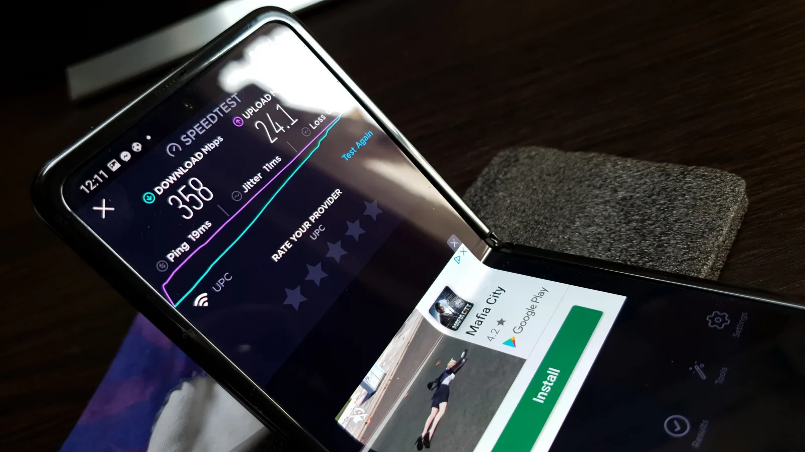 Samsung Galaxy Z Flip: Conectivitate eSIM, 4G, USB-C