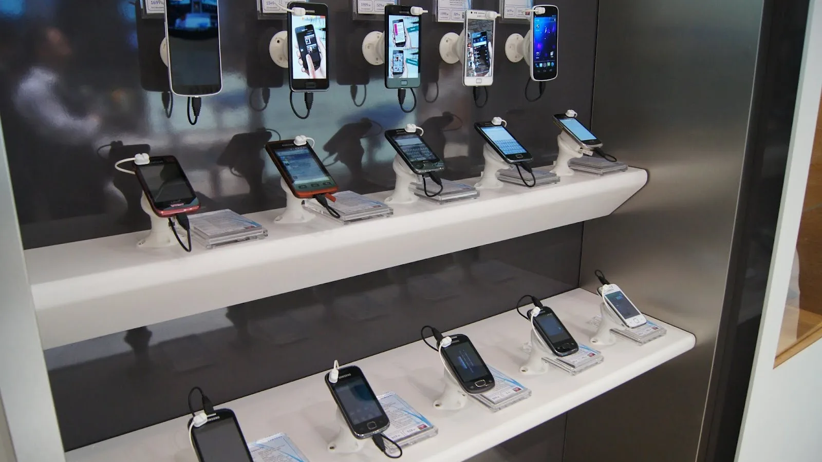 ABI Research: Samsung și Apple adună 90% din profitul generat la nivel global de smartphone-uri