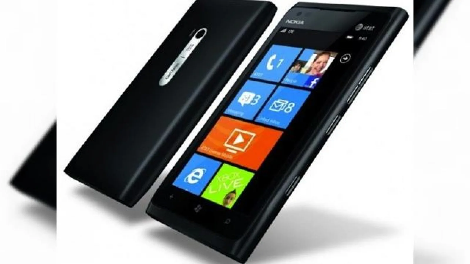 Microsoft lucrează la propriul telefon Windows Phone, conform analiștilor