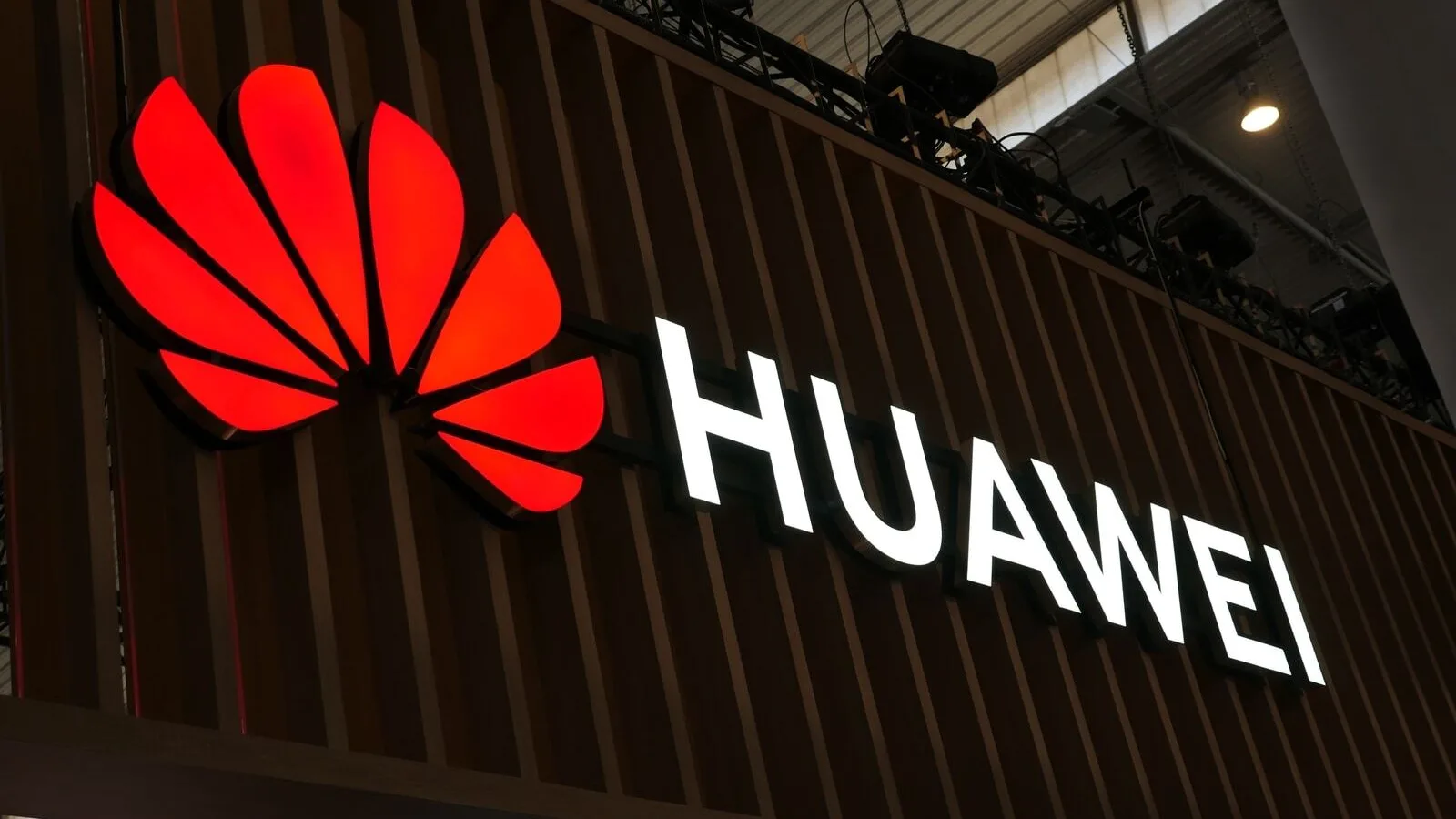 Iată reacţia oficială Huawei la noul proiect de lege 5G: transparența companiei, exemple din UE şi un proiect de lege grăbit în România