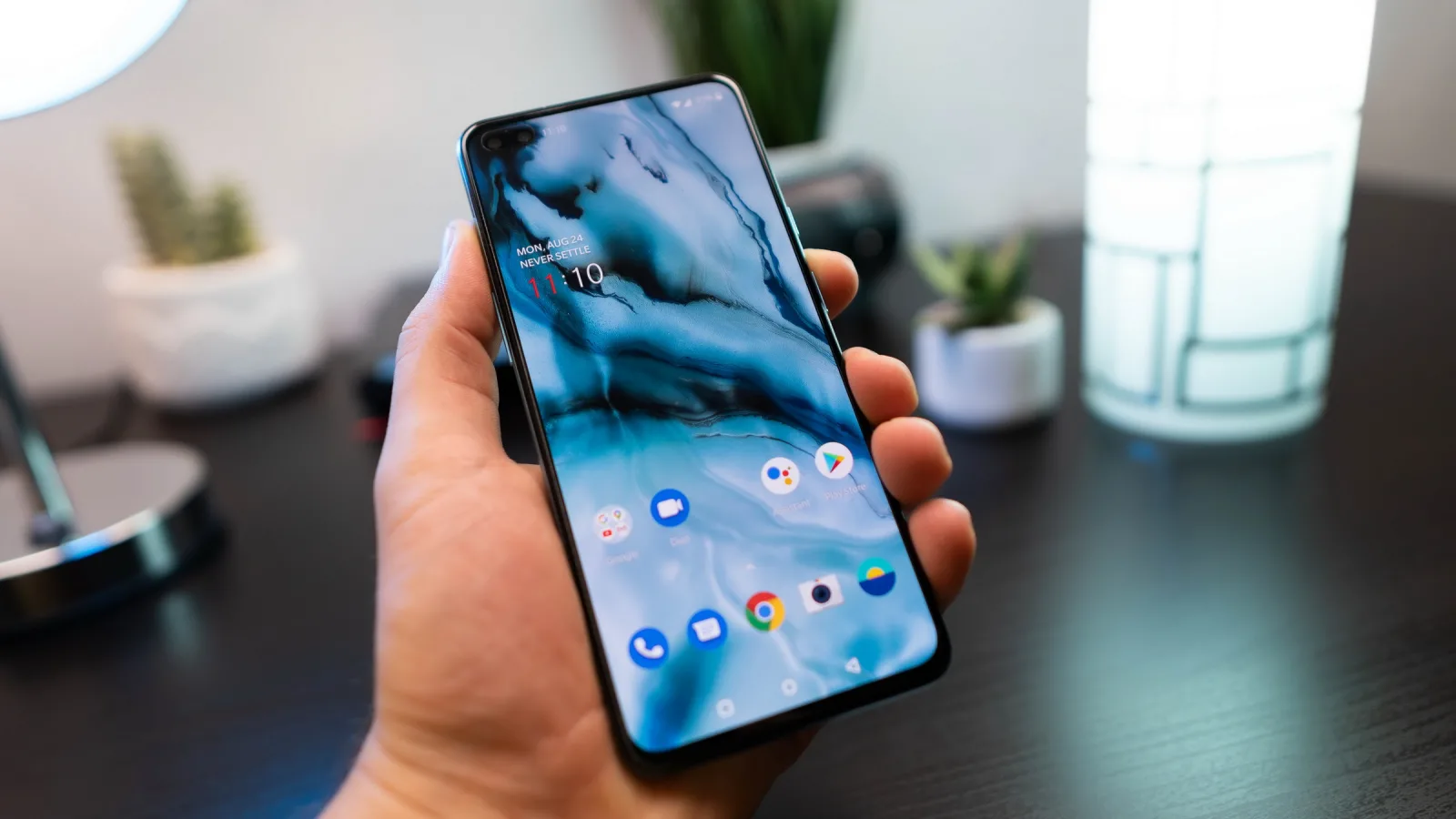 OnePlus Nord: Display de calitate marca Samsung, 90 Hz, HDR10+