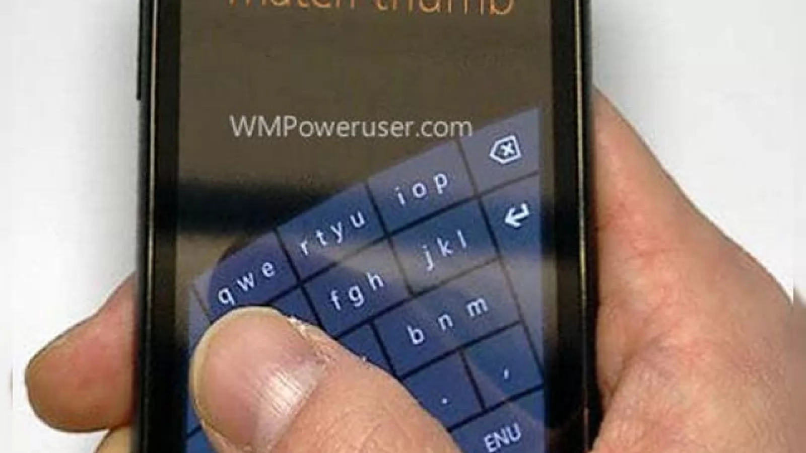 Microsoft s-ar putea să pregătească o tastatură specială pentru Windows Phone 8
