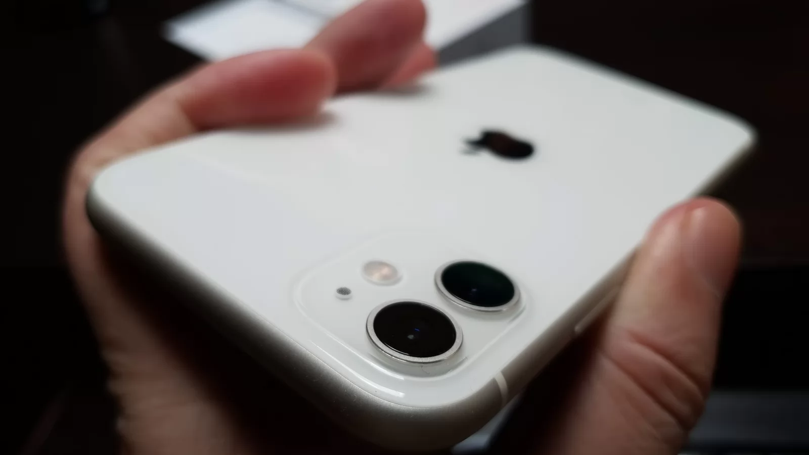 iPhone 11 a fost cel mai bine vândut telefon din prima jumătate a lui 2020, conform unui studiu Omdia