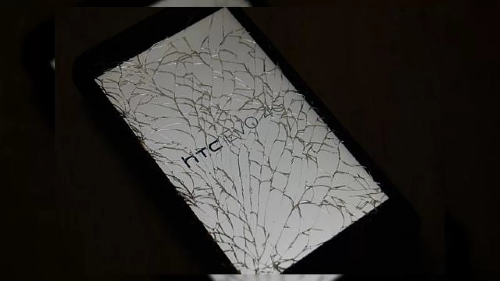 HTC anunță rezultatele financiare pe trimestrul 2: scădere de profit cu 57% față de 2011