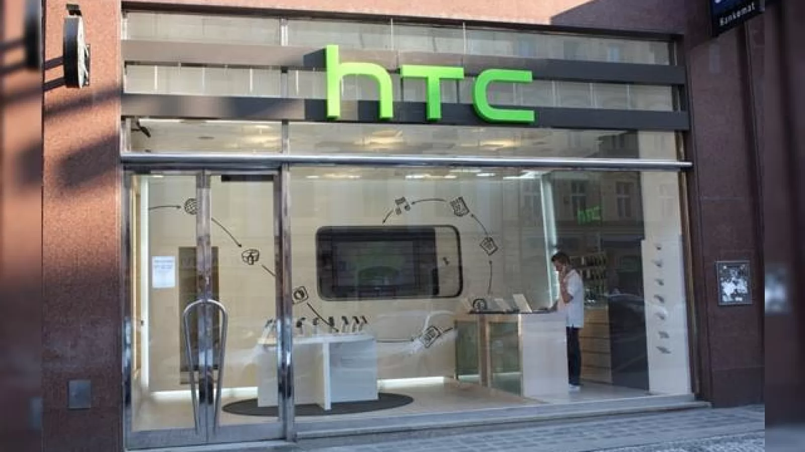 Un nou telefon HTC cu procesor quad core de 1.7 GHz depistat În benchmark-uri; Un nou model One?