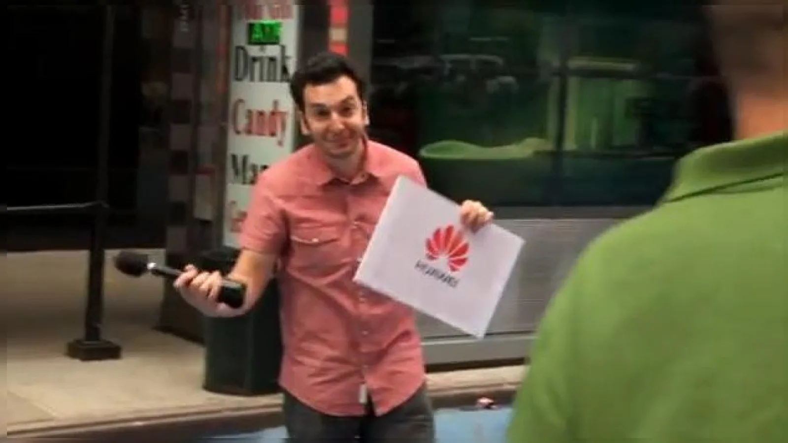 Clip promoțional cu mult haz: Cum se pronunță Huawei?