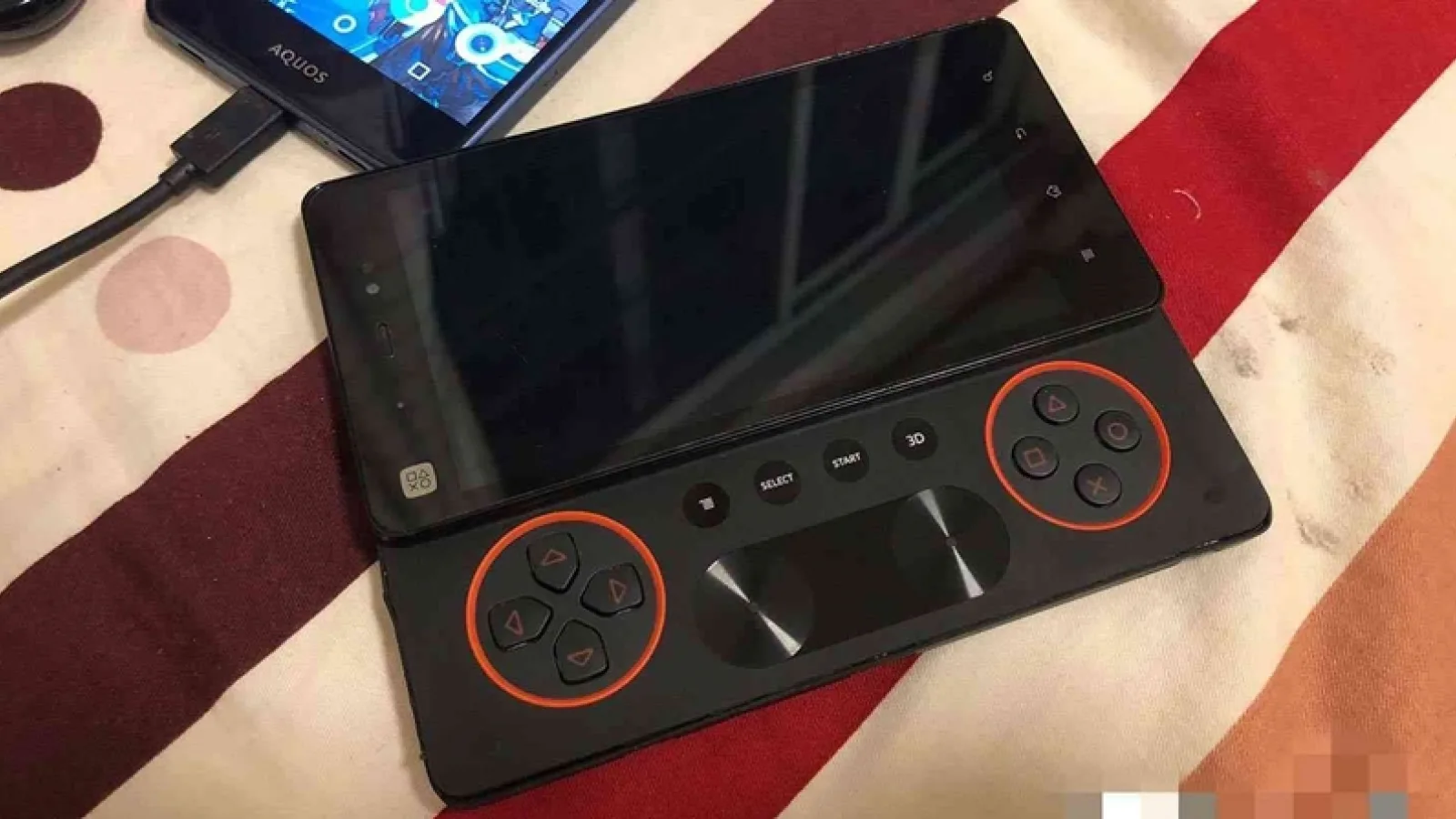 Ce ar fi putut fi: Sony Xperia Play 2 apare în fotografii şi e scos la vânzare la preţ mic