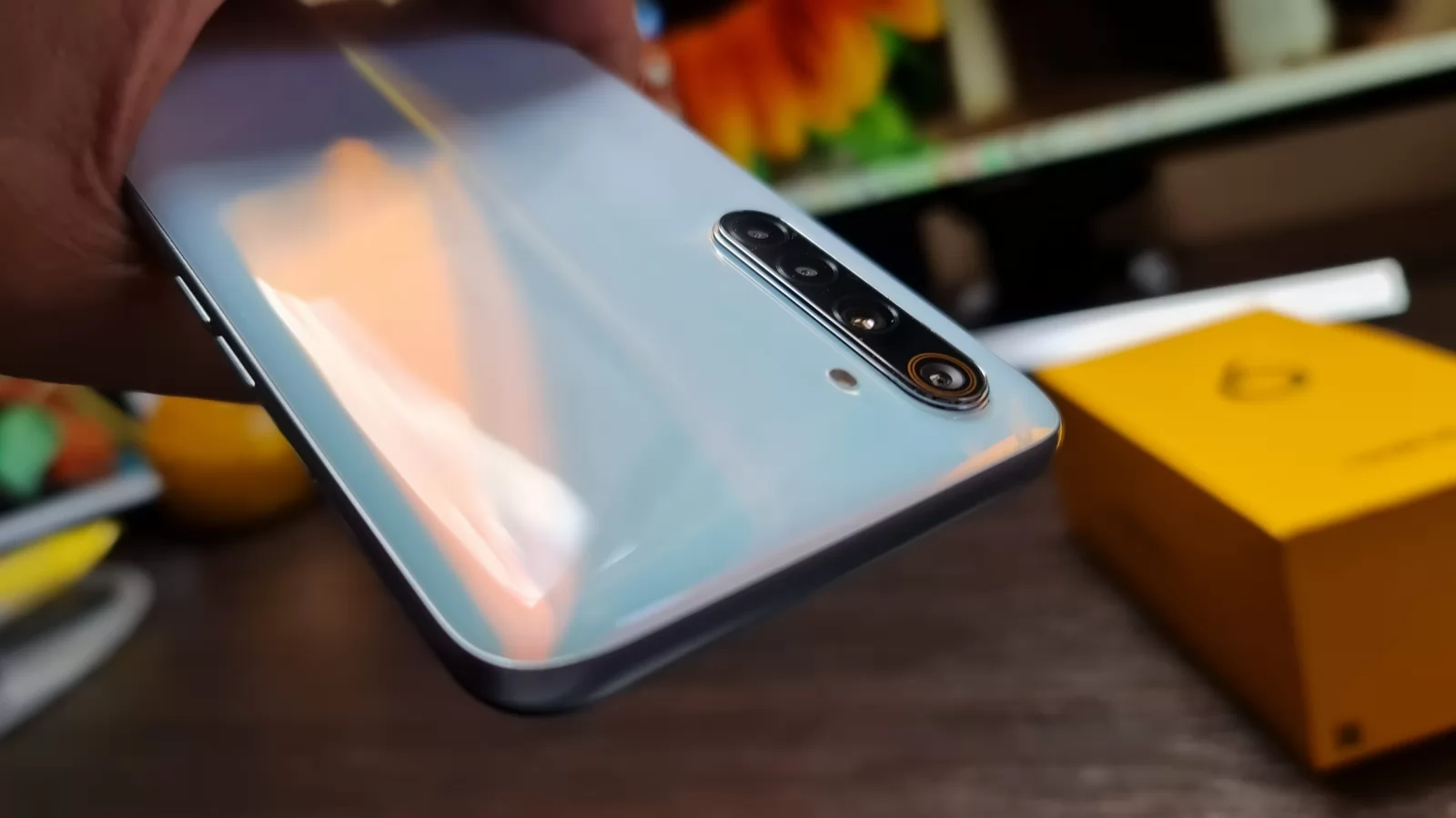 Realme 6 Unboxing: cine a zis că gaming-ul pe mobil trebuie să fie scump? (Video)
