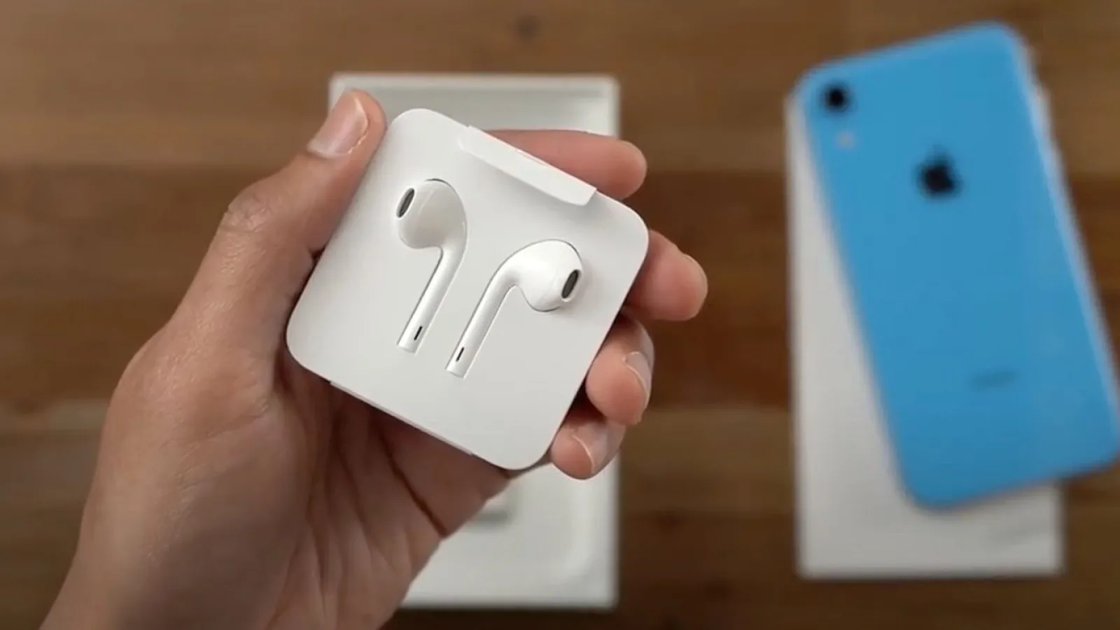 Lipsa căștilor EarPods din cutia lui iPhone 12 este confirmată și de iOS 14.2