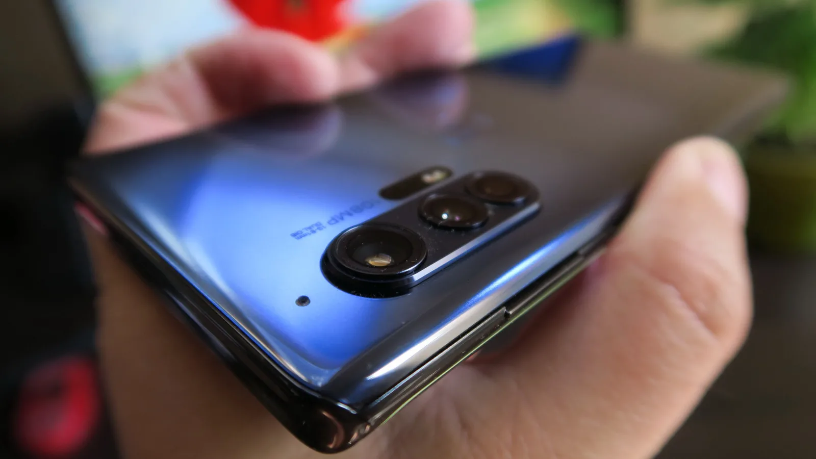 Motorola Edge+: Camera de 108 megapixeli livrează, texturile sunt excelente, dar camera selfie nu e ce trebuie