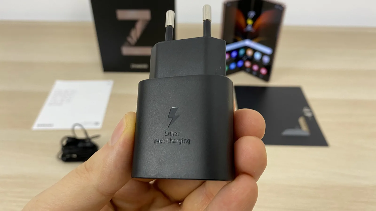 Samsung Galaxy Z Fold 2 5G: Baterie mai degrabă bună la playback video decât Power Using