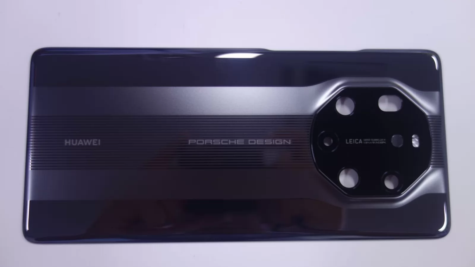 Huawei Mate 40 RS Porsche Design îşi dezvăluie panoul din spate; Va costa 2000 de euro