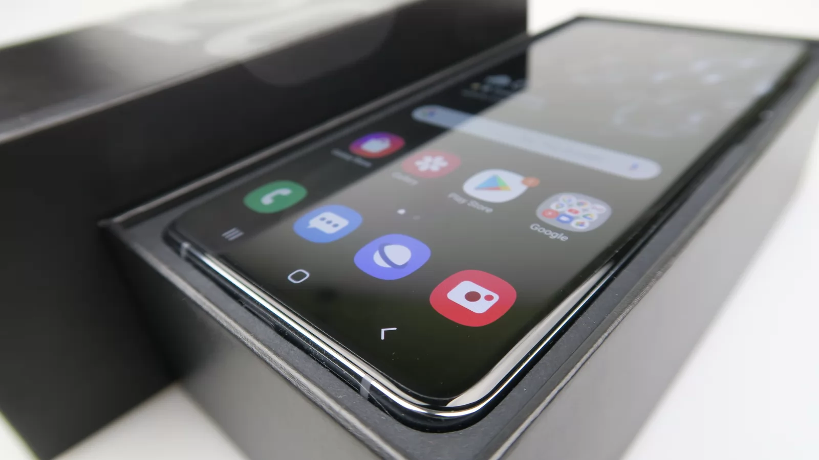 Turul Magazinelor #783: Cel mai mic preţ la iPhone XR, Galaxy S20 Ultra la 4000 lei, Galaxy Buds Live la 400 lei