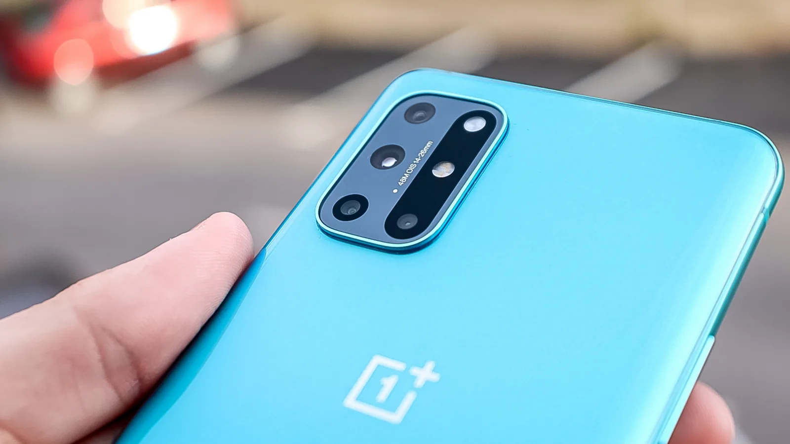 OnePlus 8T Unboxing: flagship-ul de toamnă cu încărcare la 65W, Always On Display este aici (MEGA cutia roşie Media Kit)