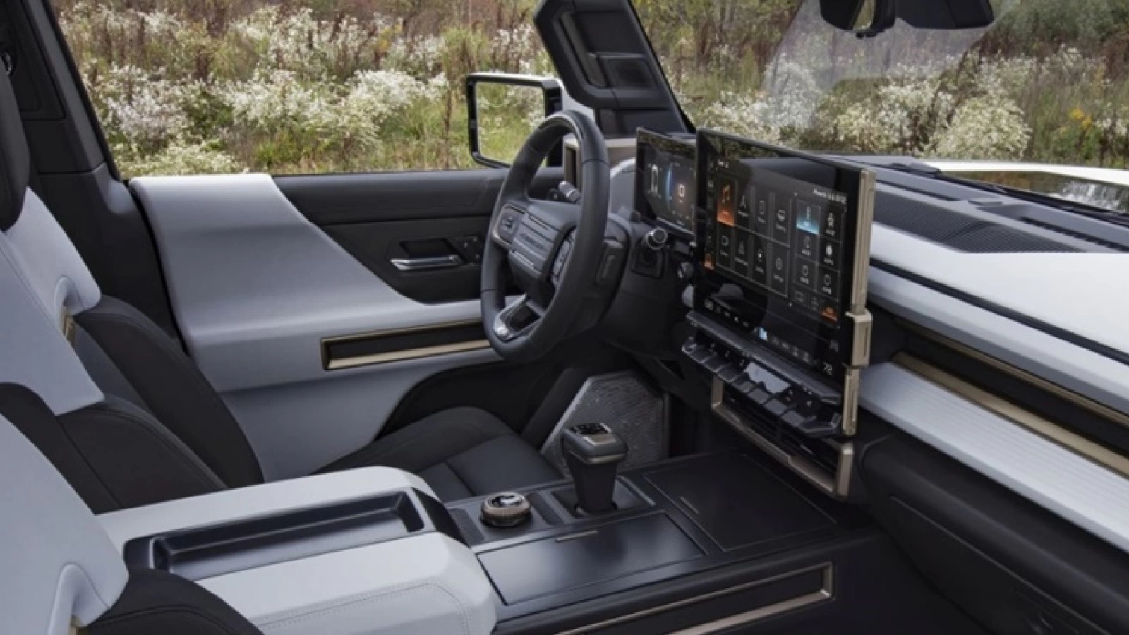 Noul model Hummer electric rulează Android și ar putea primi o aplicație Google Maps dedicată