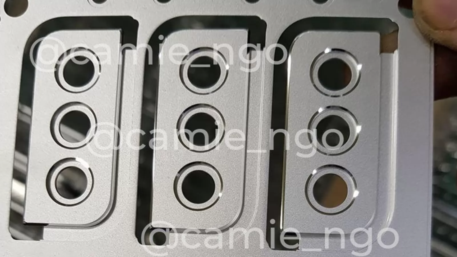 Samsung Galaxy S21 are matrița modului de cameră foto fotografiată, iar aceasta coincide cu ce am văzut în randări