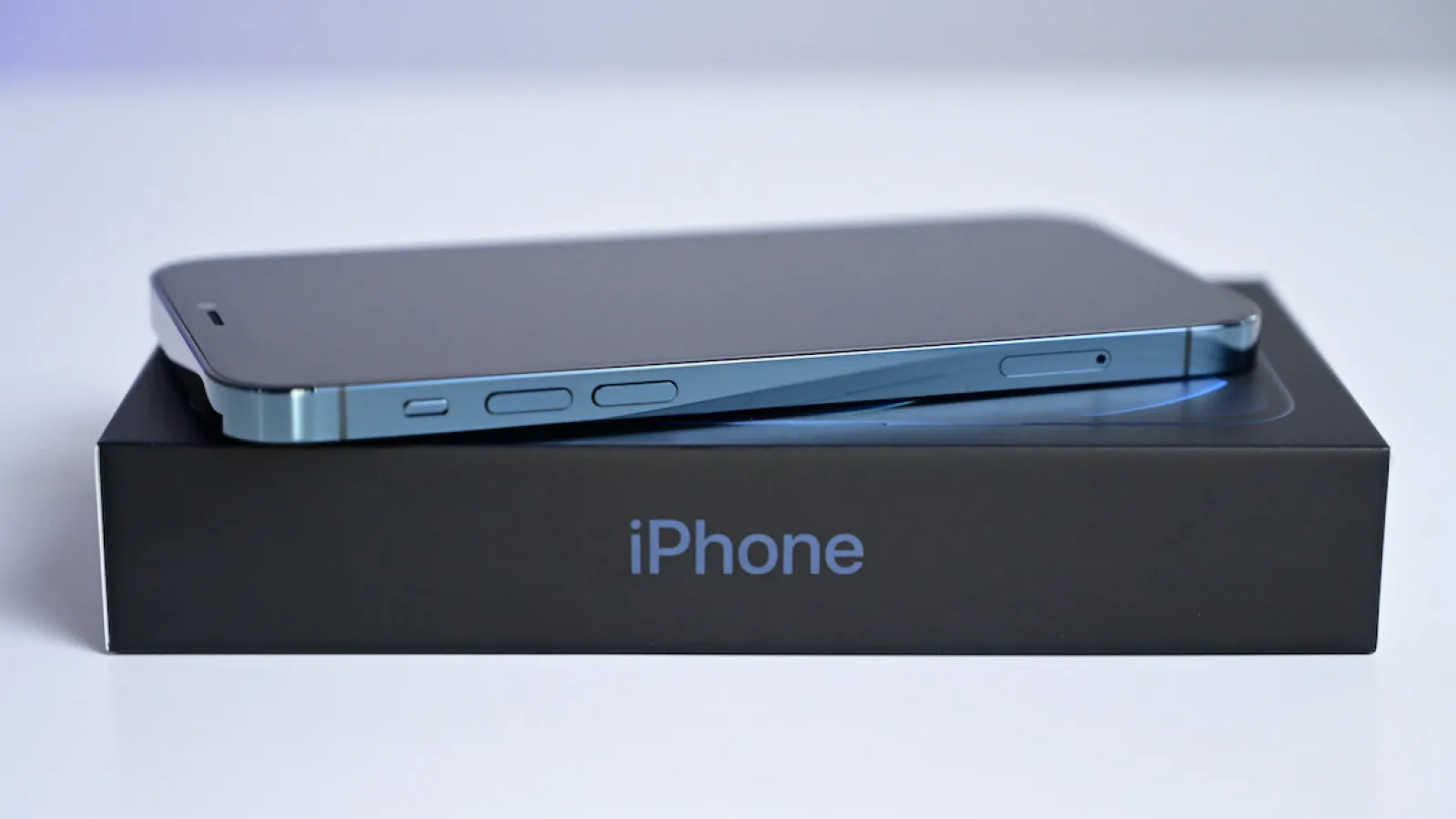 Apple ne lămurește cu privire la încărcarea MagSafe pentru iPhone 12 Mini; Alimentarea se face la maxim 12W