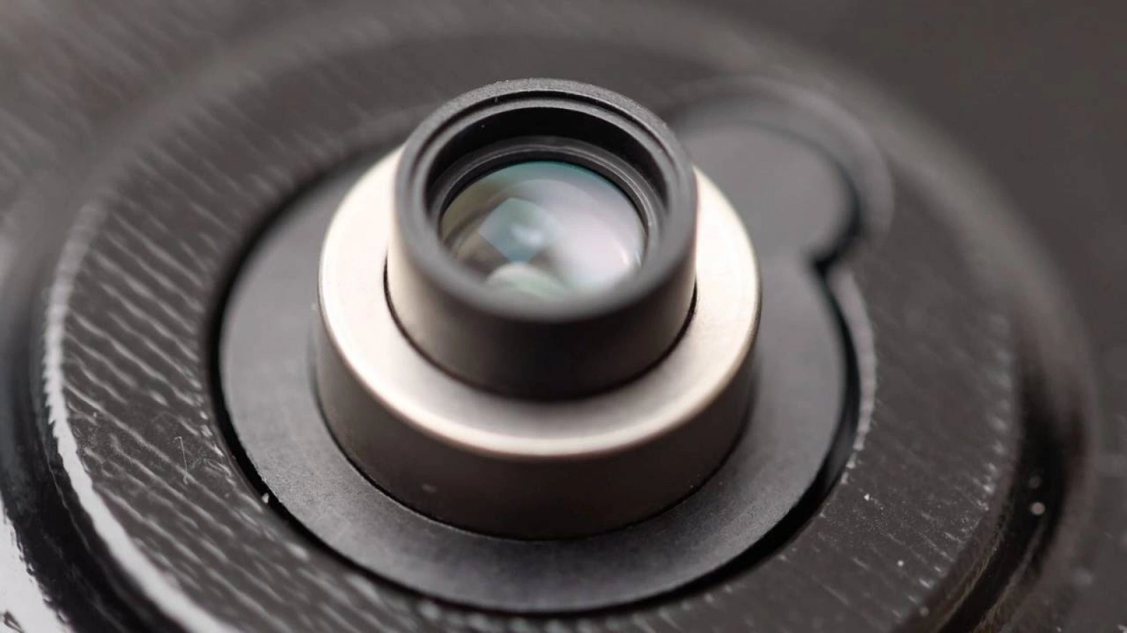Xiaomi a dezvoltat un obiectiv foto retractabil pentru telefoane; Capturează cu 300% mai multă lumină