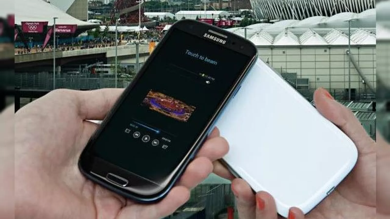 Samsung Galaxy S III pe negru - primele imagini oficiale
