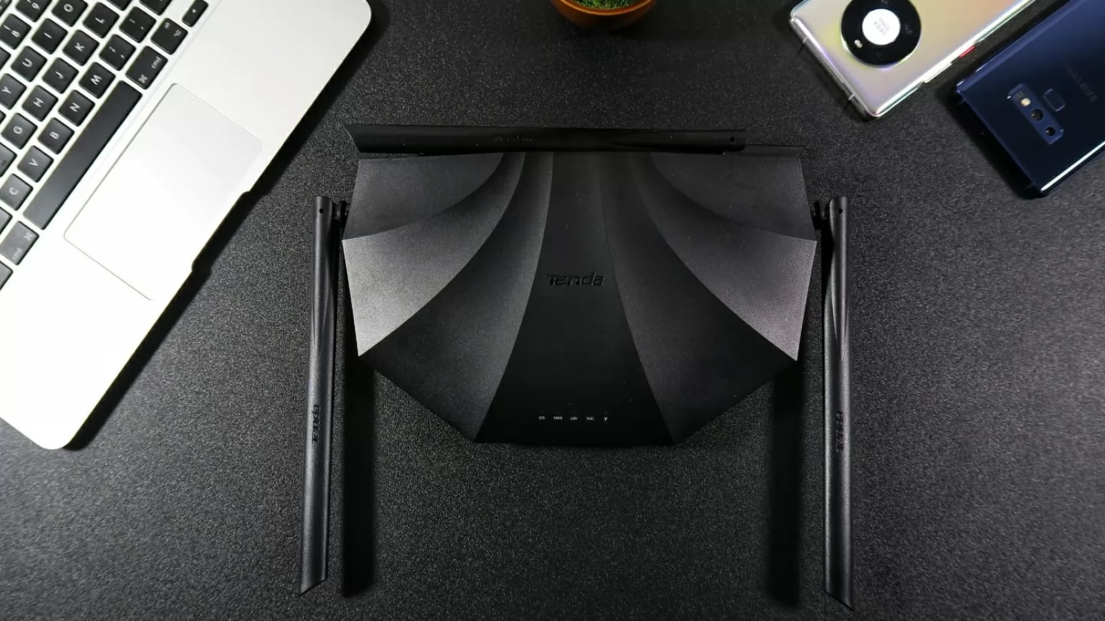 Prezentare Tenda AC19 - Router WiFi Gigabit Dual-Band, cu tehnologia 4 x 4 MIMO, control parental și o aplicație bine pusă la punct