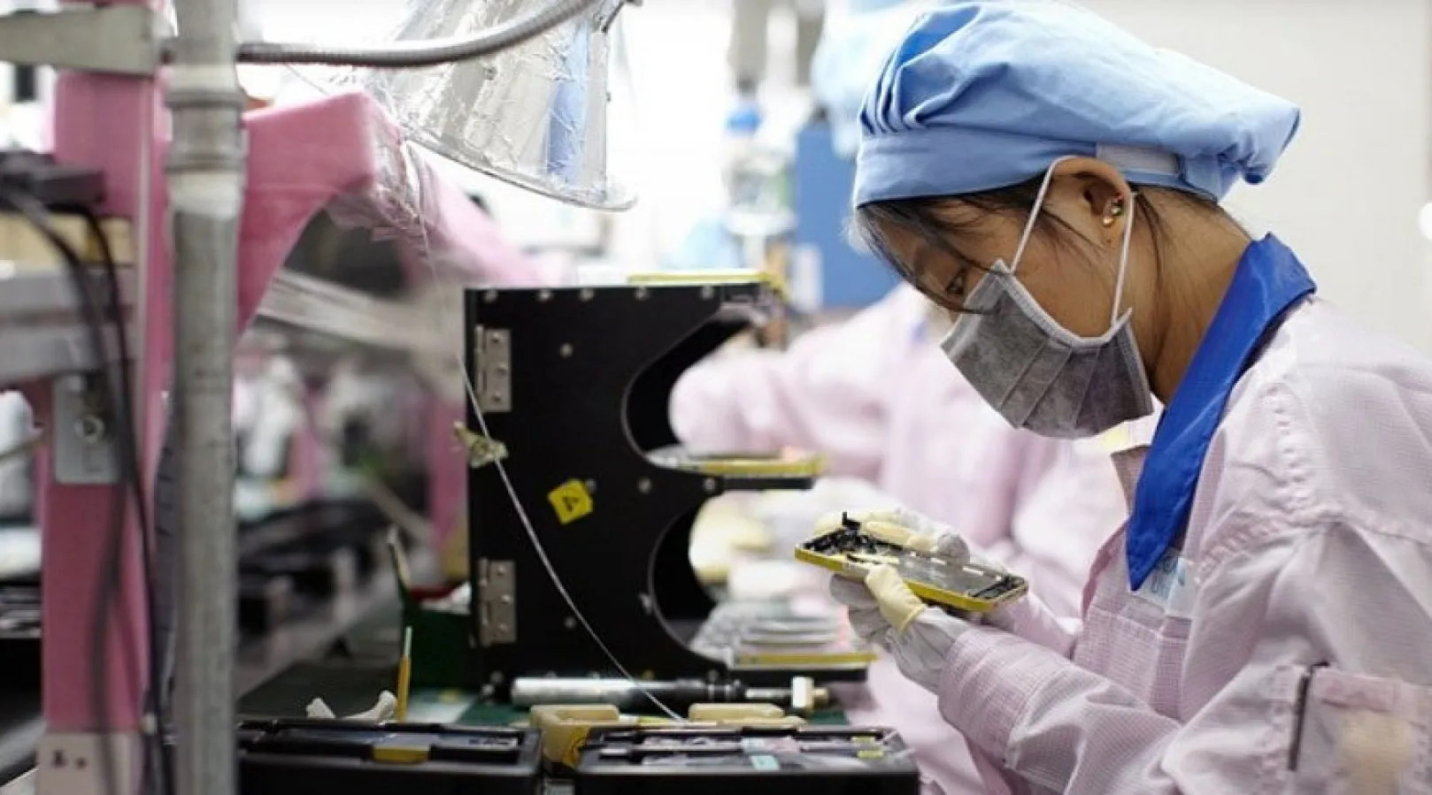 Apple opreşte colaborarea cu gigantul Pegatron, care ar fi abuzat de angajaţi