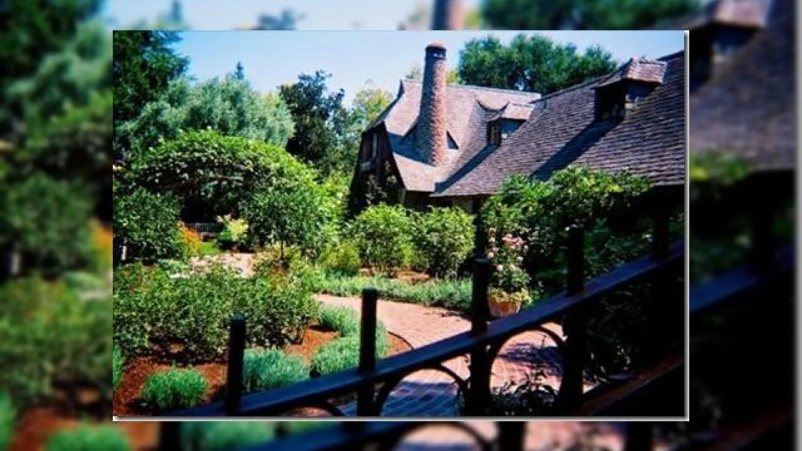 Casa familiei Jobs din California a fost jefuită