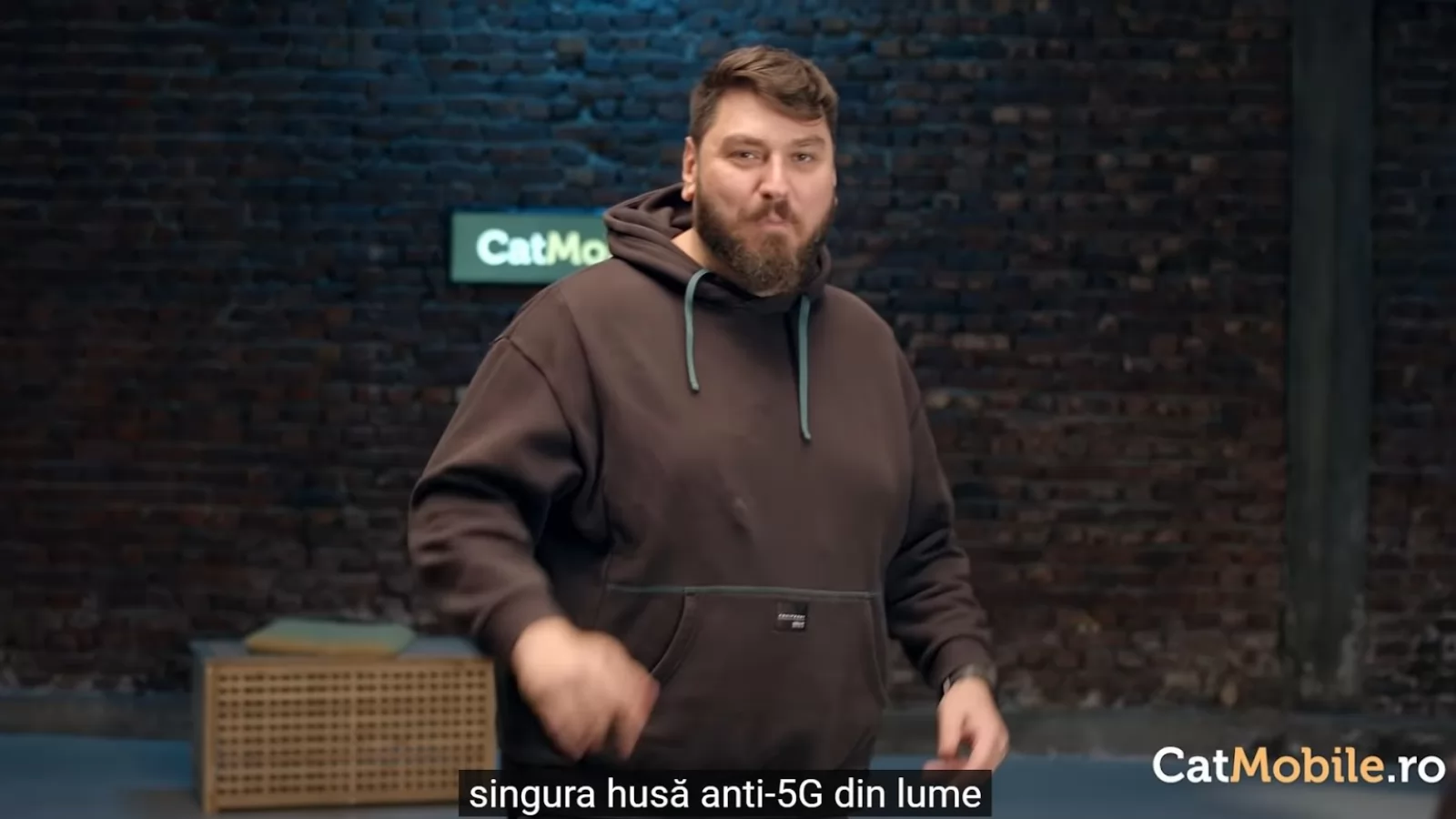 Micutzu şi Catmobile lovesc din nou cu Husa Anti 5G (Reclamă Black Friday)