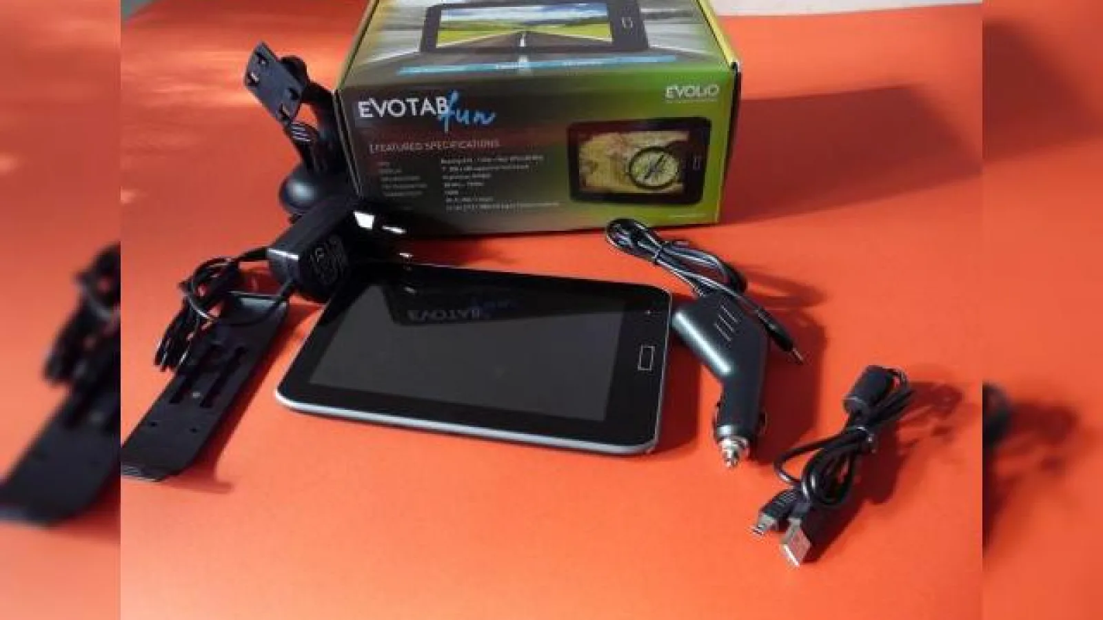Evolio Evotab Fun unboxing - scoatem din cutie nouă tableta Evolio; Vine cu accesorii auto! (Video)