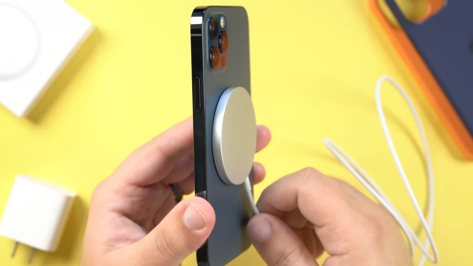 Test de încărcare iPhone 12; Ce încărcător alegem? Iată cum se descurcă încărcătoarele Apple de 5W, 12W, 20W, 30W, dar și MagSafe