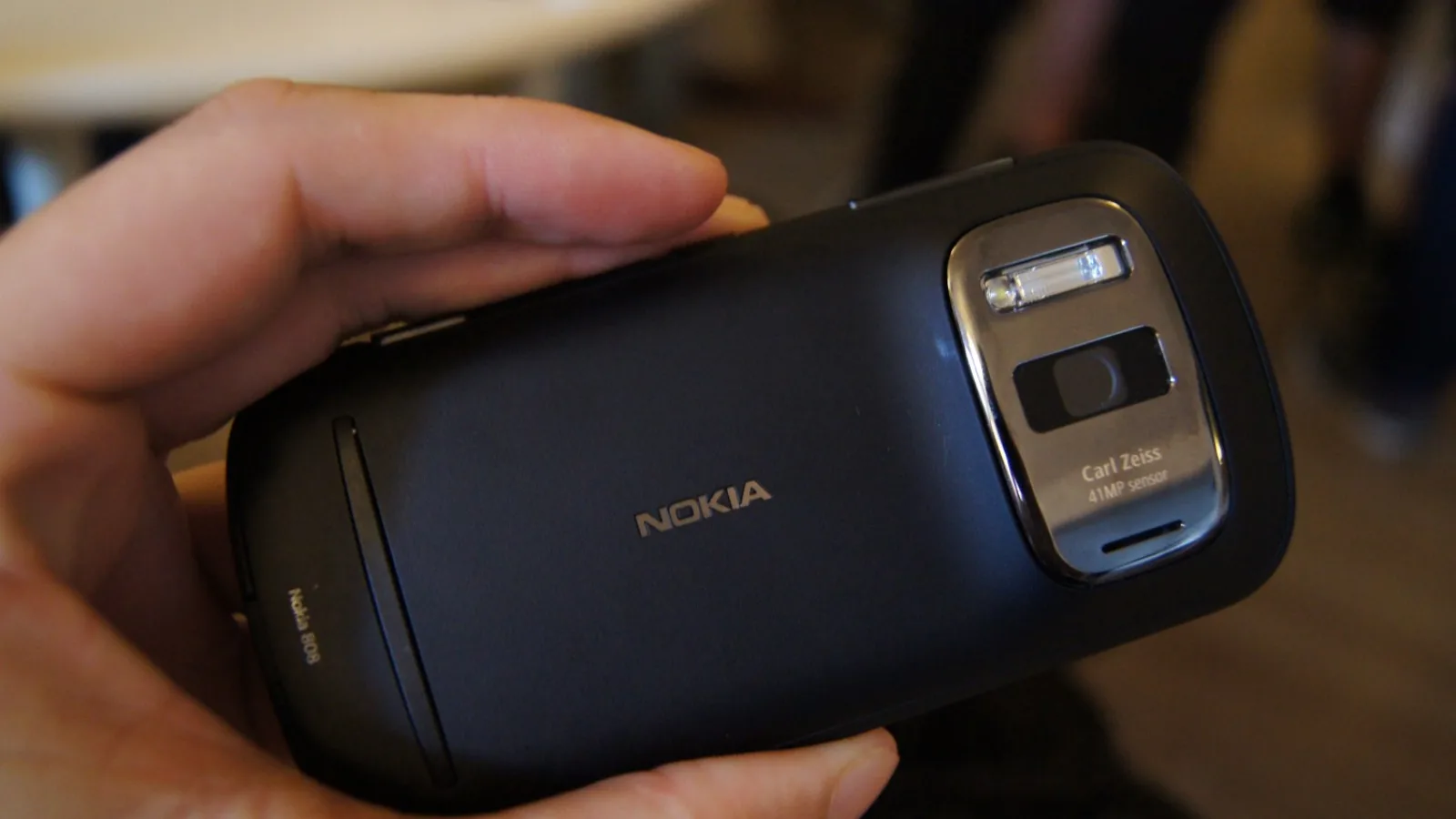 Nokia 808 PureView și Samsung Galaxy Beam În oferta Vodafone: camera phone și mini-proiector phone