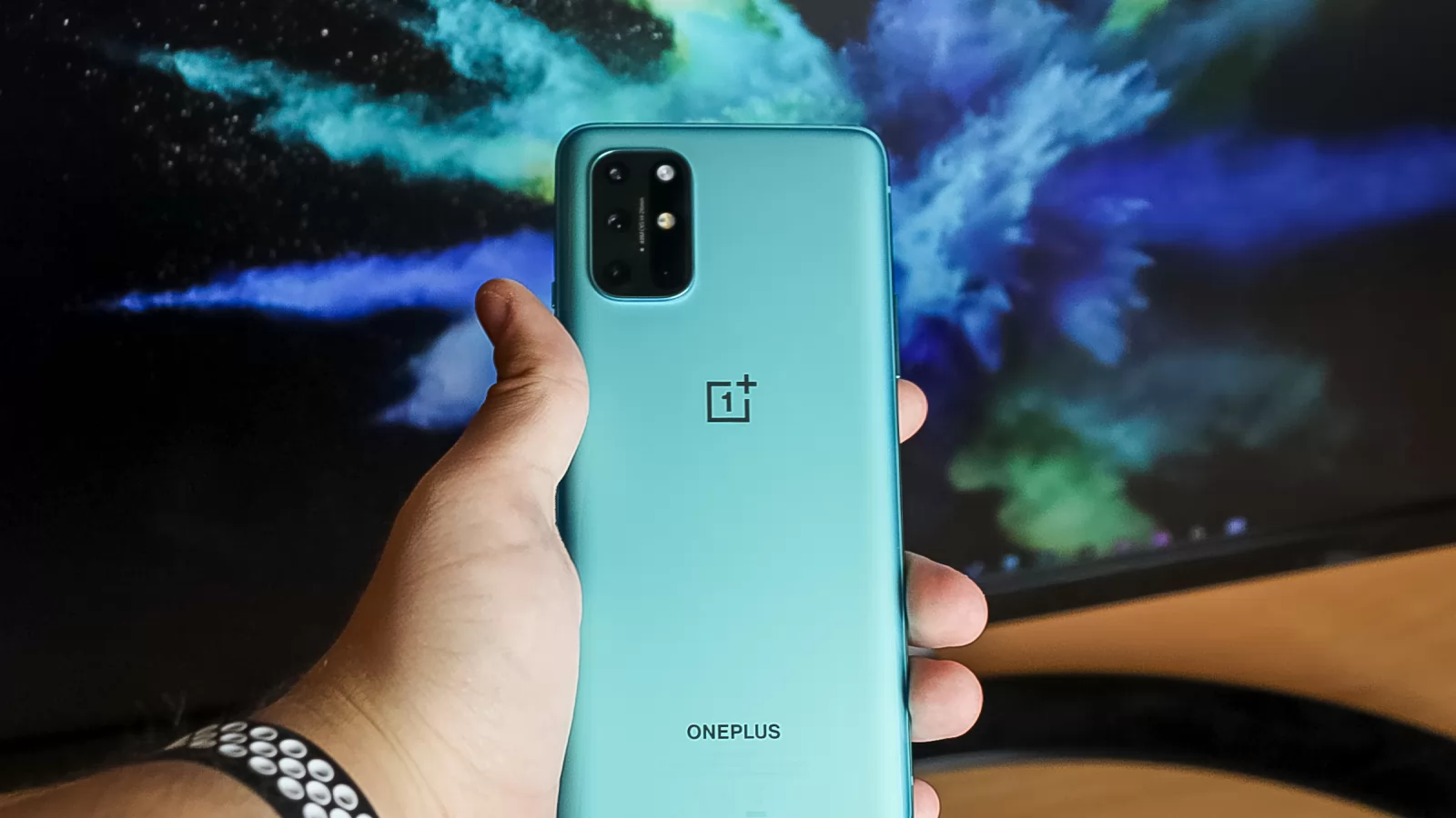 OnePlus 8T: Hardware de flagship, cu mici compromisuri