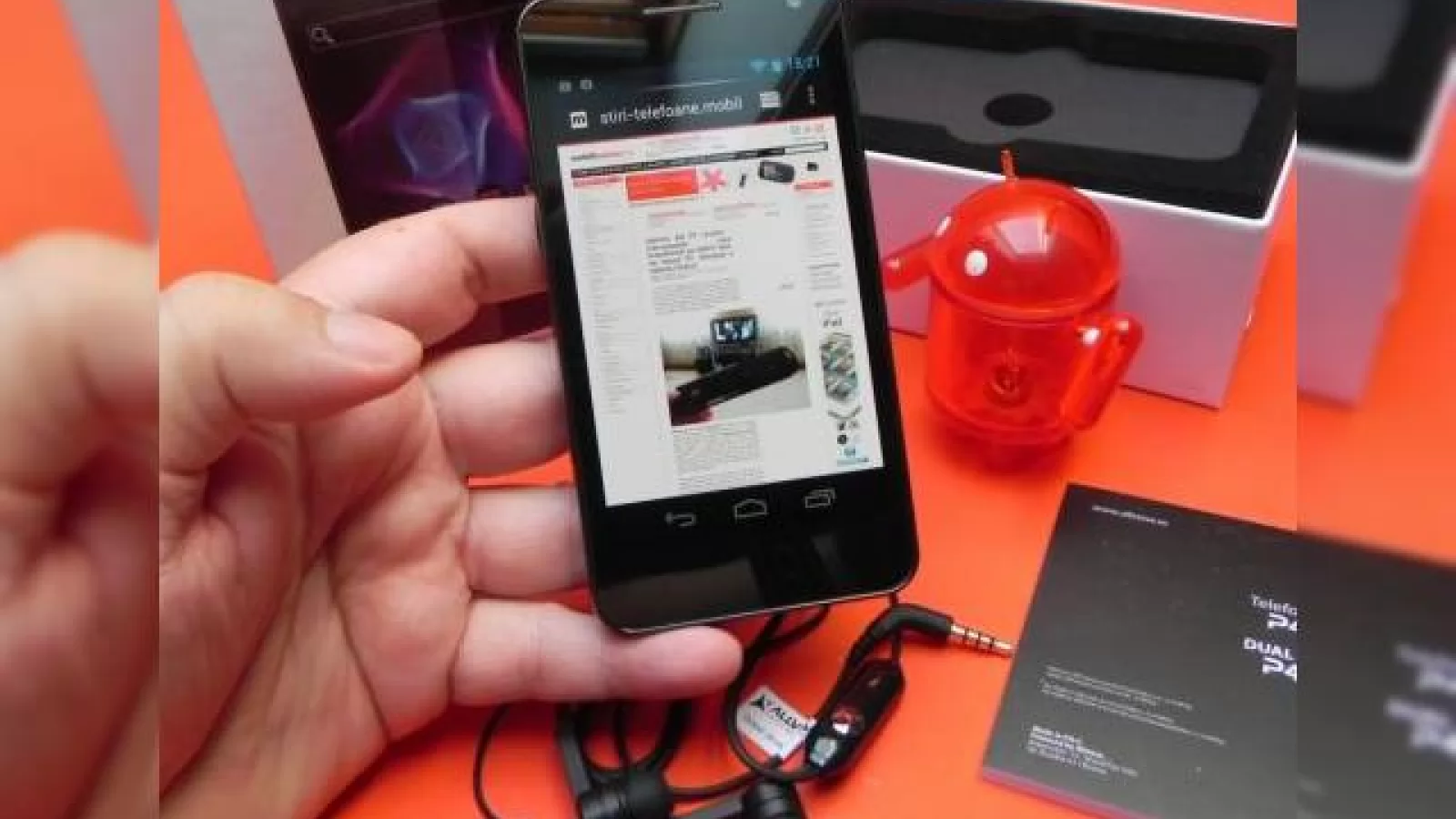 Allview P4 Alldro Unboxing - primul smartphone dual SIM cu ecran Super AMOLED Plus din România scos din cutie (Video)