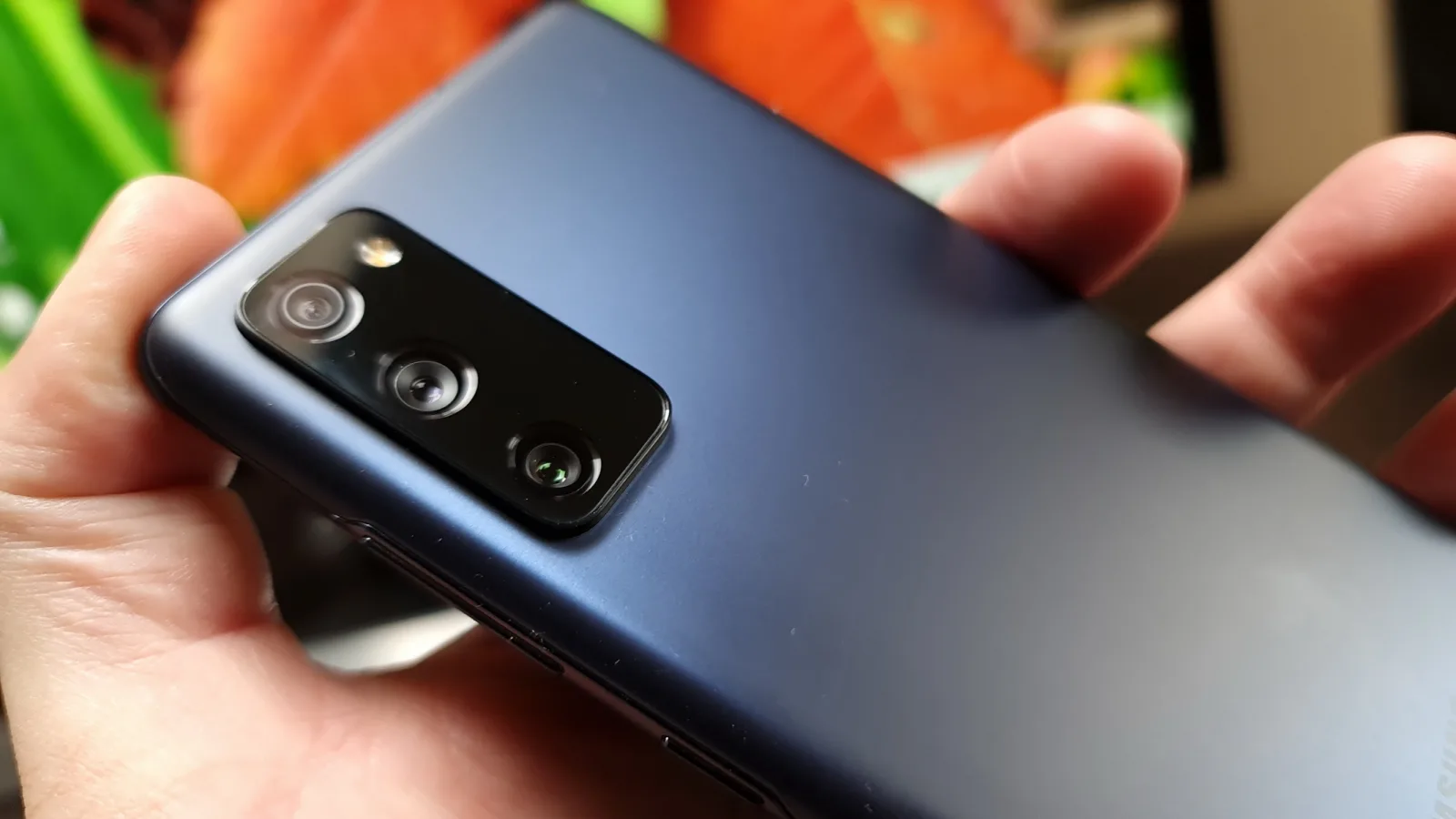 Samsung Galaxy S20 FE 5G are cea mai bună cameră în categoria sa de preţ; Iată şi alte aspecte unde întrece flagship-urile, după o lună de teste
