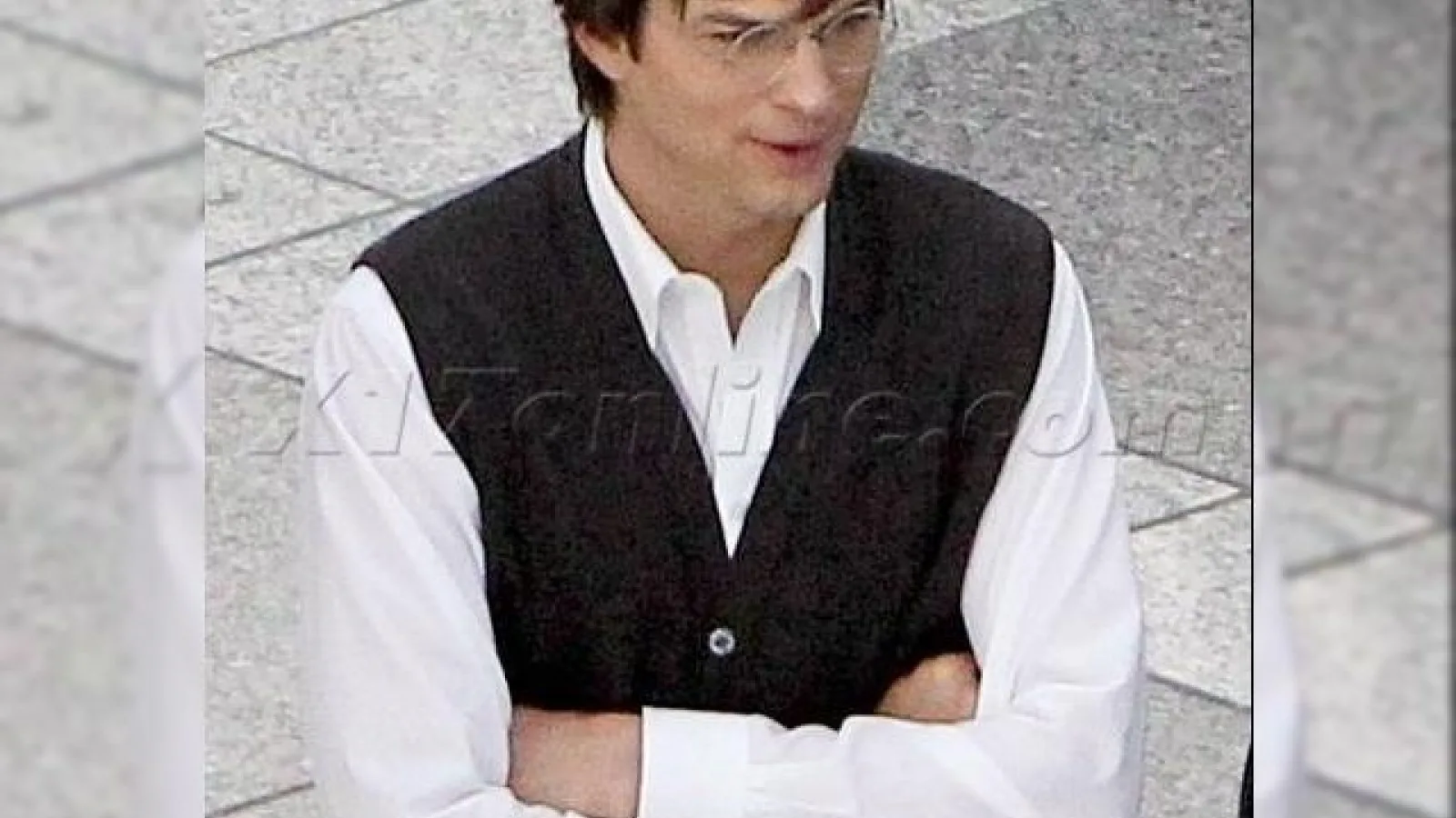 Asemănare interesantă Între Ashton Kutcher și Steve Jobs pe platoul filmului jOBS (Imagini)