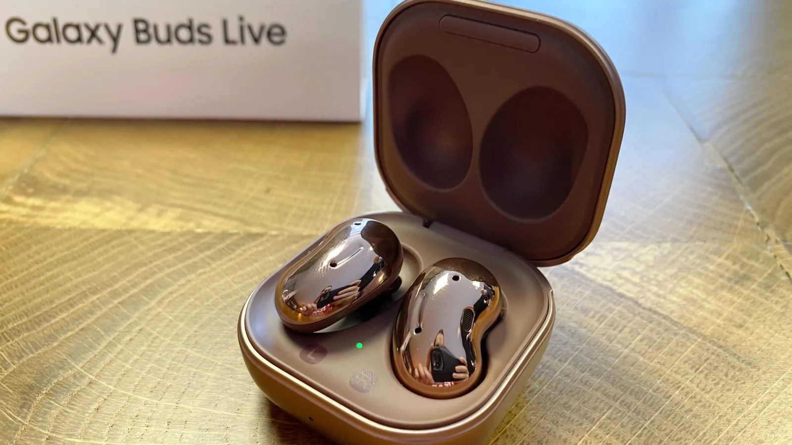 Samsung Galaxy Buds Live Review: cumpără-le pentru bas şi volum, dar atenţie la design! (Video)