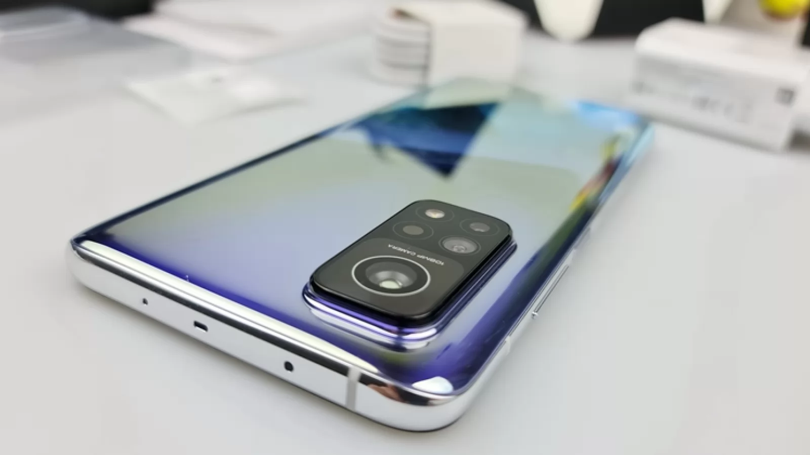 Turul Magazinelor #806: Şemineu electric, MacBook Pro 2020 la precomanda, OnePlus 8T Cyberpunk în România