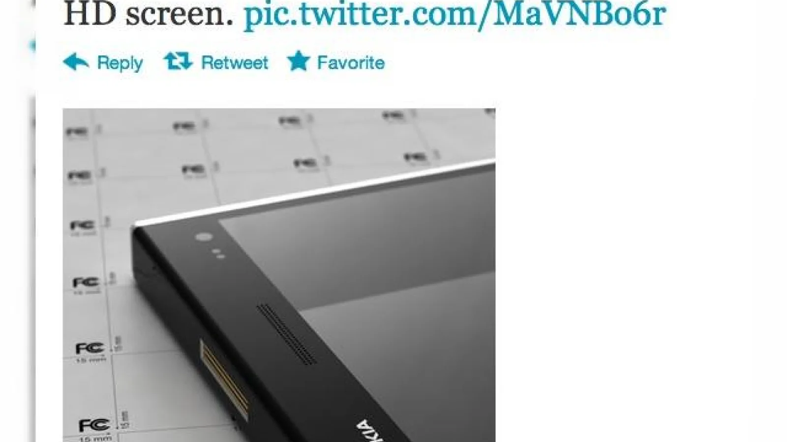 Nokia quad core cu Windows Phone 8 si ecran HD Într-o (presupusa) imagine parțială