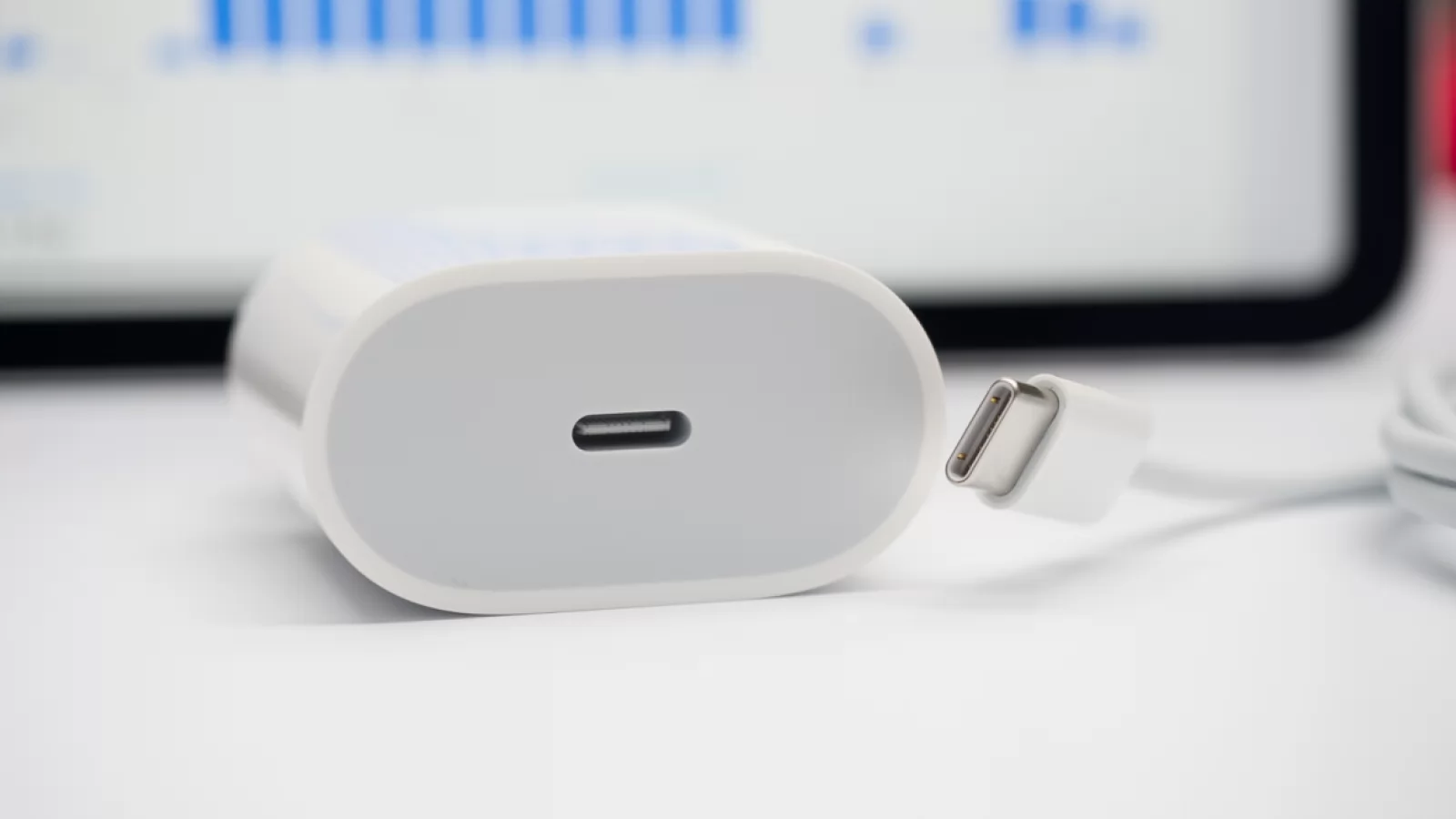 Apple va fi obligată să ofere încărcătoare alături de telefoanele iPhone 12 vândute în São Paulo, Brazilia