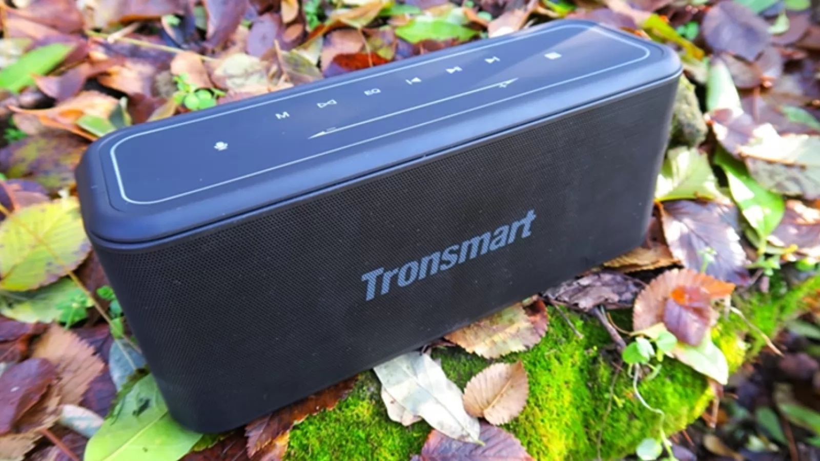 Prezentare Tronsmart Mega Pro - Boxă Bluetooth compactă, cu bass puternic și care nu distorsionează la volum maxim