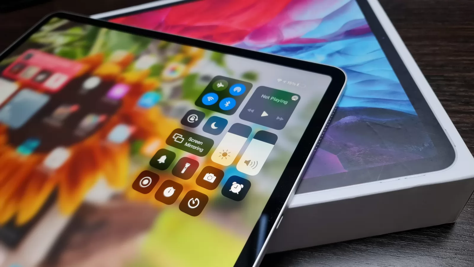 iPad Pro 12.9 inch (2020) Unboxing: tableta ta pentru randare 4K rapidă, cu LiDAR şi talie sub 6 mm (Video)